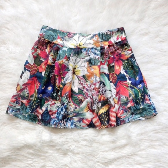 Zara Dresses & Skirts - Zara Floral mini skirt tropical bold